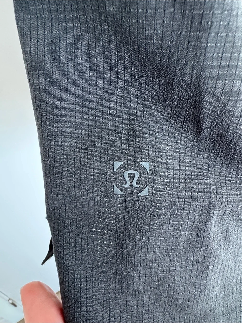 Men's Lululemon Two-Tone Black & Gray Athletic Shorts 7inch with Mesh Liner
